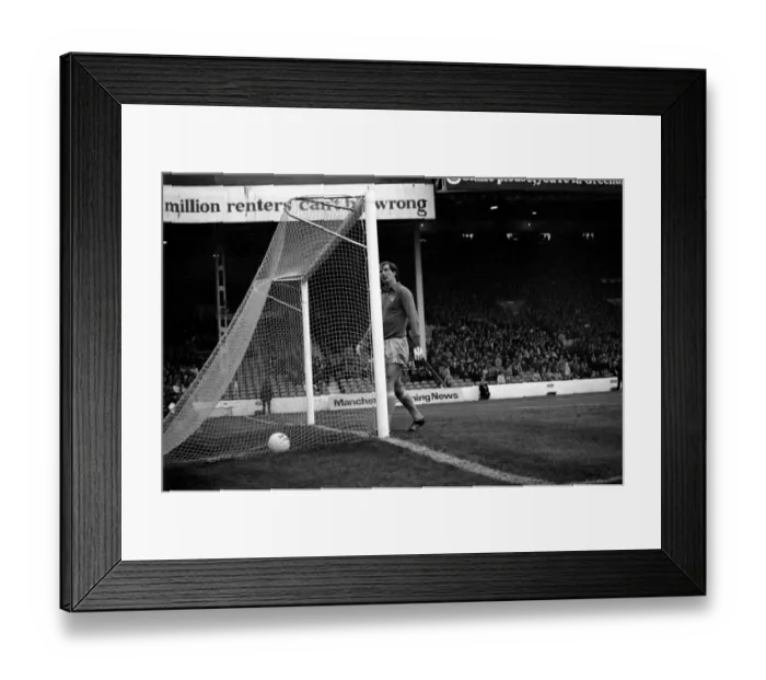 Framed Print : English League Division One match at Maine Road. Manchester City 3 v Middlesbrough 2