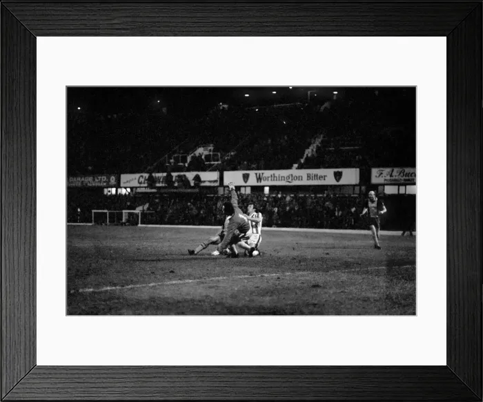 Framed Print : English League Division One match. Stoke City 0 v Southampton 2