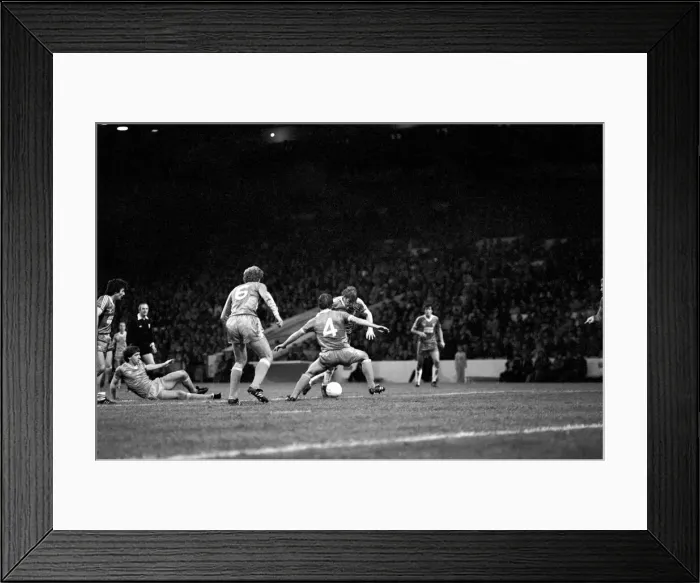 Framed Print : English League Division One match at Maine Road. Manchester City 3 v Middlesbrough 2 Framed Print : English League Division One match at Maine Road. Manchester City 3 v Middlesbrough 2