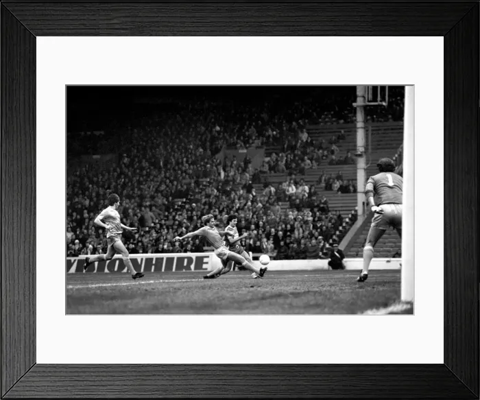 Framed Print : English League Division One match at Maine Road. Manchester City 3 v Middlesbrough 2 Framed Print : English League Division One match at Maine Road. Manchester City 3 v Middlesbrough 2