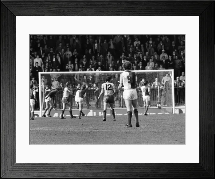 Framed Print : Blackburn Rovers 1 v. Watford 2. April 1982 MF06-29-045 Local Caption Division 1 Framed Print : Blackburn Rovers 1 v. Watford 2. April 1982 MF06-29-045 Local Caption Division 1