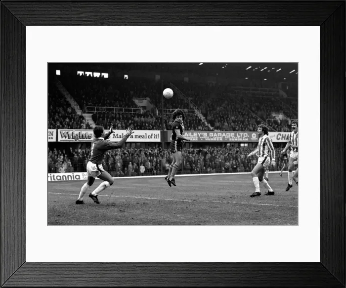 Framed Print : English League Division One match. Stoke City 0 v Southampton 2