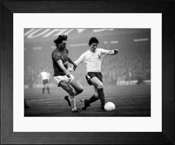 Framed Print : English League Division One match. Tottenham Hotspur 1 v West Bromwich Albion 2