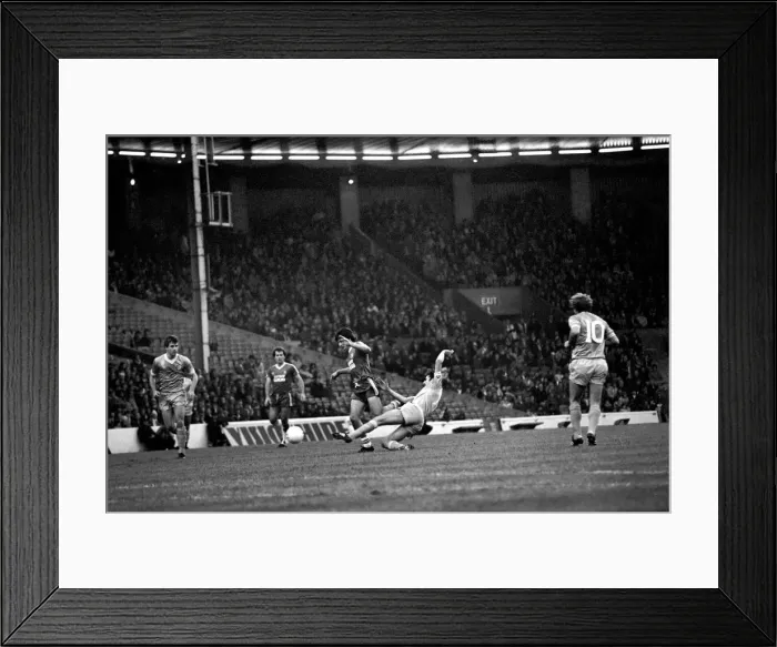 Framed Print : English League Division One match at Maine Road. Manchester City 3 v Middlesbrough 2