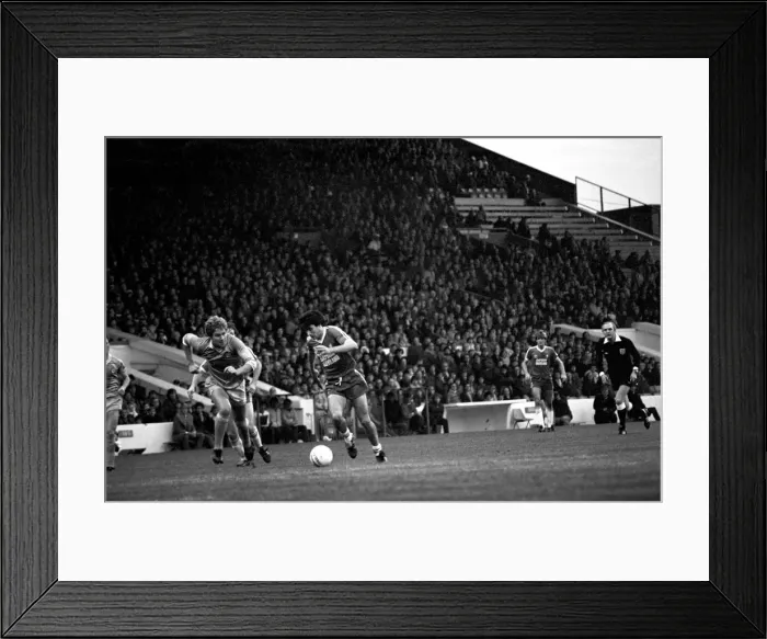 Framed Print : English League Division One match at Maine Road. Manchester City 3 v Middlesbrough 2 Framed Print : English League Division One match at Maine Road. Manchester City 3 v Middlesbrough 2