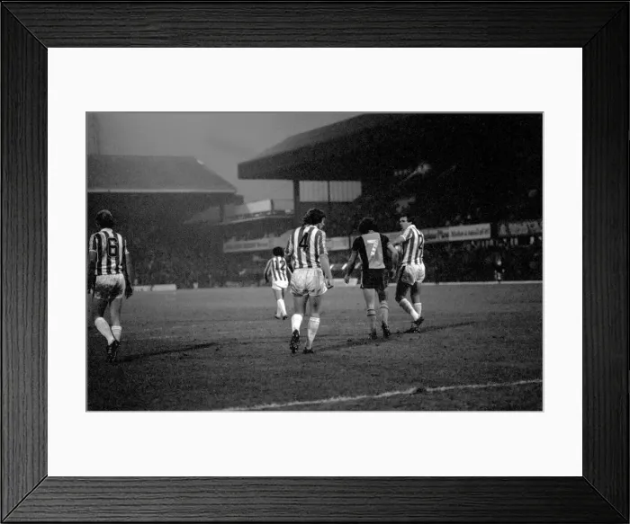 Framed Print : English League Division One match. Stoke City 0 v Southampton 2