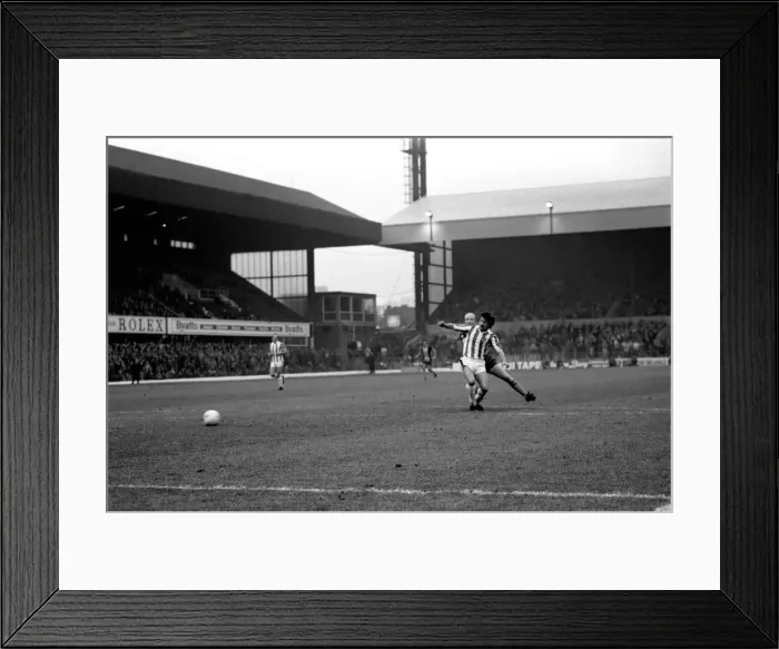 Framed Print : English League Division One match. Stoke City 0 v Southampton 2 Framed Print : English League Division One match. Stoke City 0 v Southampton 2