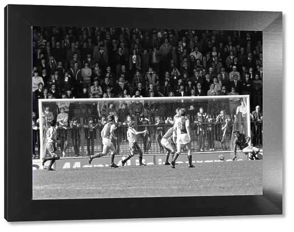 Blackburn Rovers 1 v. Watford 2. April 1982 MF06-29-046 Local Caption Division 1