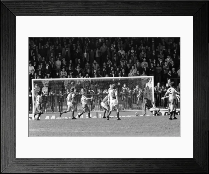 Framed Print : Blackburn Rovers 1 v. Watford 2. April 1982 MF06-29-046 Local Caption Division 1 Framed Print : Blackburn Rovers 1 v. Watford 2. April 1982 MF06-29-046 Local Caption Division 1