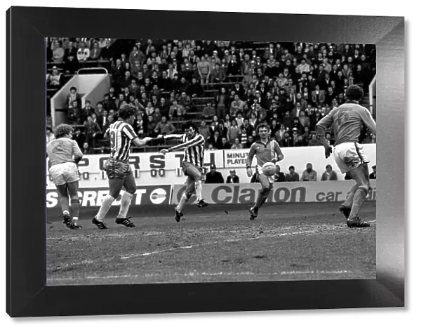Sheffield Wednesday 3 v. Luton 1. Division Two Football. April 1981 MF02-14-038