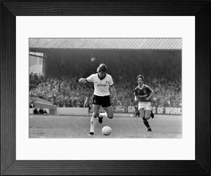 Framed Print : Nottingham Forest 0 v. Liverpool 0. Division Two Football. April 1981 MF02-16-008 Framed Print : Nottingham Forest 0 v. Liverpool 0. Division Two Football. April 1981 MF02-16-008
