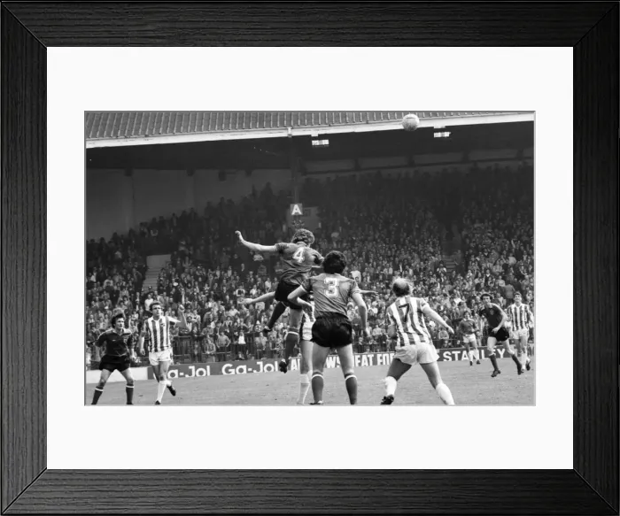 Framed Print : Stoke City 2 v. Sunderland 0. Division One Football. April 1981 MF02-18-072 Framed Print : Stoke City 2 v. Sunderland 0. Division One Football. April 1981 MF02-18-072