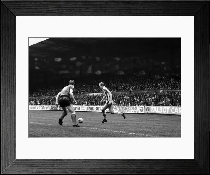 Framed Print : Stoke City 2 v. Sunderland 0. Division One Football. April 1981 MF02-18-041 Framed Print : Stoke City 2 v. Sunderland 0. Division One Football. April 1981 MF02-18-041