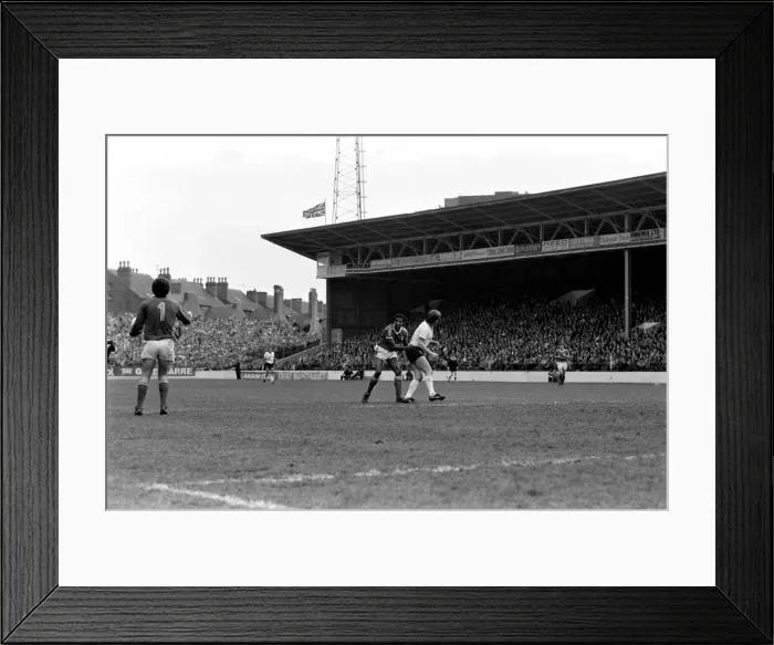 Framed Print : Nottingham Forest 0 v. Liverpool 0. Division Two Football. April 1981 MF02-16-024 Framed Print : Nottingham Forest 0 v. Liverpool 0. Division Two Football. April 1981 MF02-16-024