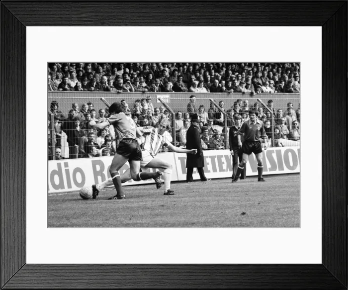 Framed Print : Stoke City 2 v. Sunderland 0. Division One Football. April 1981 MF02-18-071 Framed Print : Stoke City 2 v. Sunderland 0. Division One Football. April 1981 MF02-18-071