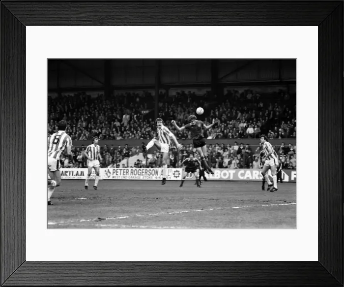 Framed Print : Stoke City 2 v. Sunderland 0. Division One Football. April 1981 MF02-18-035 Framed Print : Stoke City 2 v. Sunderland 0. Division One Football. April 1981 MF02-18-035