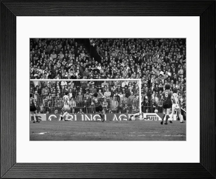 Framed Print : Stoke City 2 v. Sunderland 0. Division One Football. April 1981 MF02-18-069