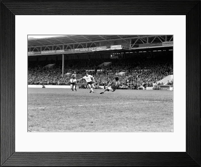 Framed Print : Nottingham Forest 0 v. Liverpool 0. Division Two Football. April 1981 MF02-16-010 Framed Print : Nottingham Forest 0 v. Liverpool 0. Division Two Football. April 1981 MF02-16-010
