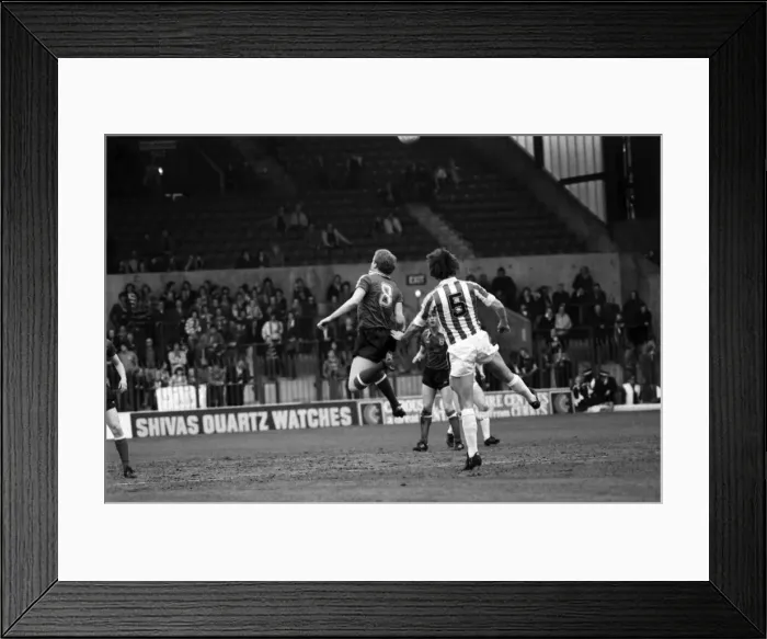 Framed Print : Stoke City 2 v. Sunderland 0. Division One Football. April 1981 MF02-18-018 Framed Print : Stoke City 2 v. Sunderland 0. Division One Football. April 1981 MF02-18-018
