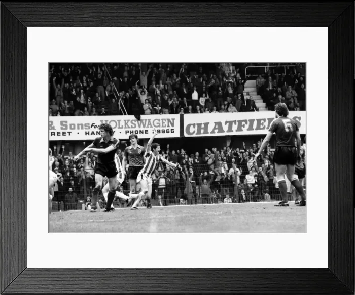 Framed Print : Stoke City 2 v. Sunderland 0. Division One Football. April 1981 MF02-18-060 Framed Print : Stoke City 2 v. Sunderland 0. Division One Football. April 1981 MF02-18-060