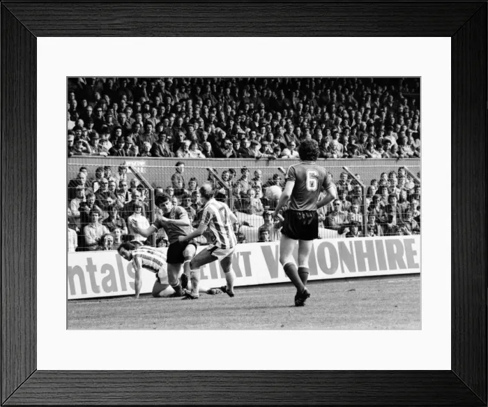 Framed Print : Stoke City 2 v. Sunderland 0. Division One Football. April 1981 MF02-18-061 Framed Print : Stoke City 2 v. Sunderland 0. Division One Football. April 1981 MF02-18-061