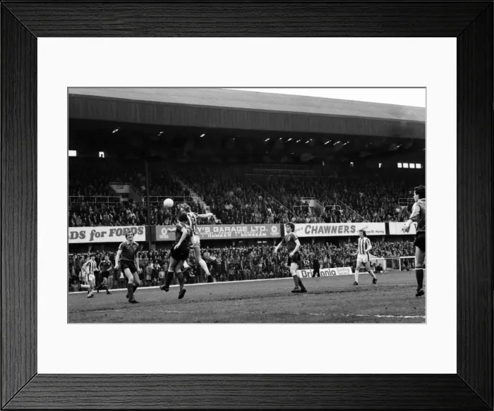 Framed Print : Stoke City 2 v. Sunderland 0. Division One Football. April 1981 MF02-18-043 Framed Print : Stoke City 2 v. Sunderland 0. Division One Football. April 1981 MF02-18-043