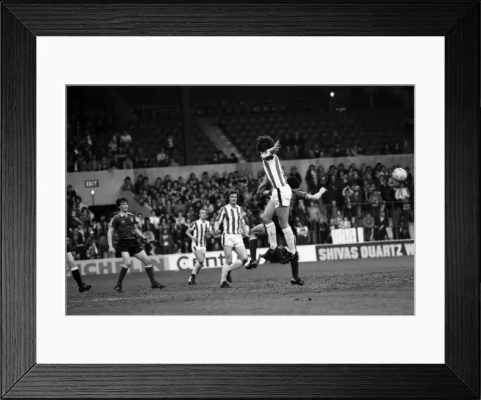Framed Print : Stoke City 2 v. Sunderland 0. Division One Football. April 1981 MF02-18-005 Framed Print : Stoke City 2 v. Sunderland 0. Division One Football. April 1981 MF02-18-005