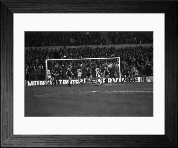 Framed Print : Stoke City 2 v. Sunderland 0. Division One Football. April 1981 MF02-18-022 Framed Print : Stoke City 2 v. Sunderland 0. Division One Football. April 1981 MF02-18-022