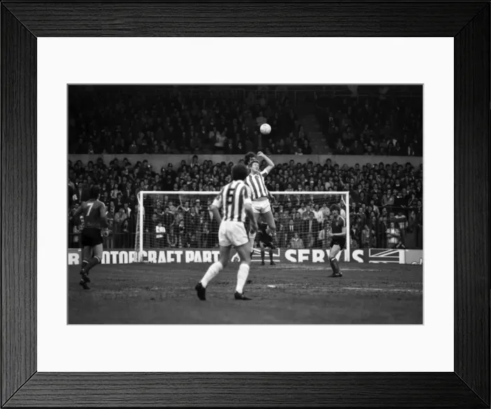 Framed Print : Stoke City 2 v. Sunderland 0. Division One Football. April 1981 MF02-18-021 Framed Print : Stoke City 2 v. Sunderland 0. Division One Football. April 1981 MF02-18-021