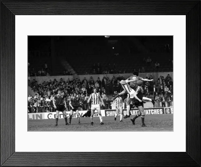 Framed Print : Stoke City 2 v. Sunderland 0. Division One Football. April 1981 MF02-18-010 Framed Print : Stoke City 2 v. Sunderland 0. Division One Football. April 1981 MF02-18-010