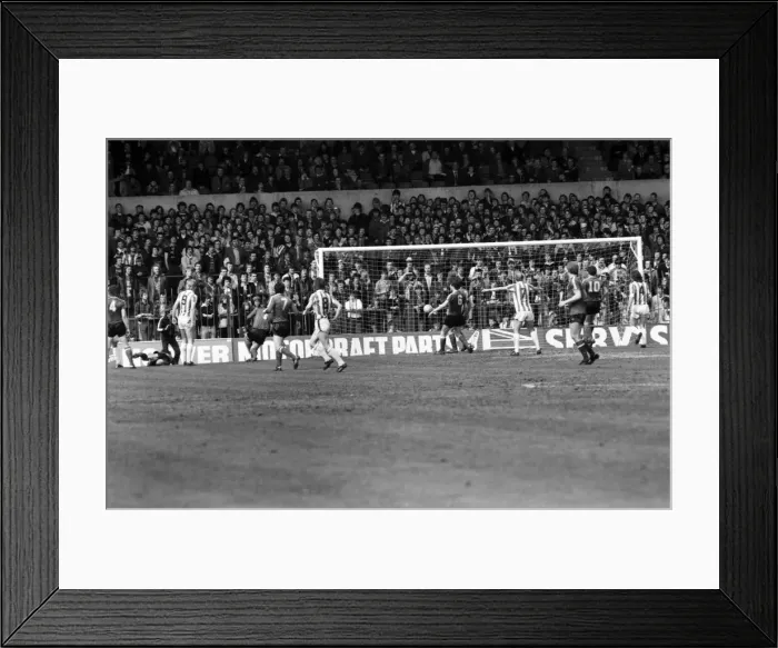 Framed Print : Stoke City 2 v. Sunderland 0. Division One Football. April 1981 MF02-18-011 Framed Print : Stoke City 2 v. Sunderland 0. Division One Football. April 1981 MF02-18-011