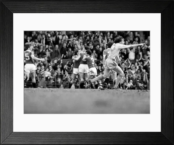 Framed Print : Manchester United 1 v. Crystal Palace 0. Division One Football. April 1981 MF02-12-042 Framed Print : Manchester United 1 v. Crystal Palace 0. Division One Football. April 1981 MF02-12-042