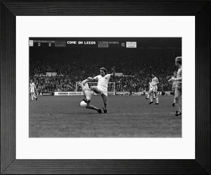 Framed Print : Leeds United 3 v. Coventry 0. Division 1 Football. April 1981 MF02-11-070 Framed Print : Leeds United 3 v. Coventry 0. Division 1 Football. April 1981 MF02-11-070