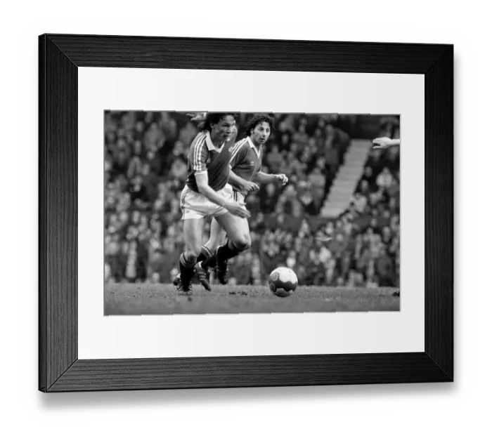 Framed Print : Manchester United 1 v. Crystal Palace 0. Division One Football. April 1981 MF02-12-050