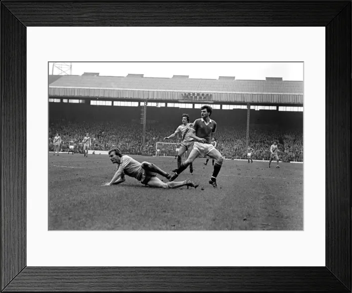 Framed Print : Manchester United 1 v. Crystal Palace 0. Division One Football. April 1981 MF02-12-034 Framed Print : Manchester United 1 v. Crystal Palace 0. Division One Football. April 1981 MF02-12-034