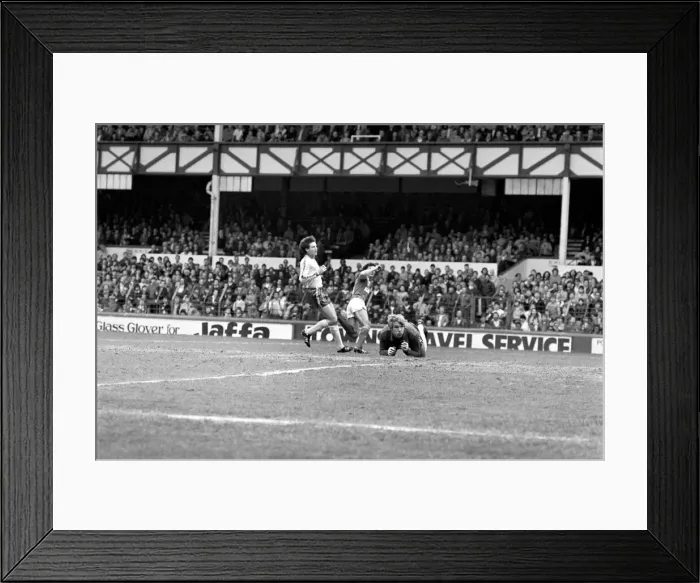 Framed Print : Everton 0 v. Norwich City 2. Division One Football. April 1981 MF02-13-004