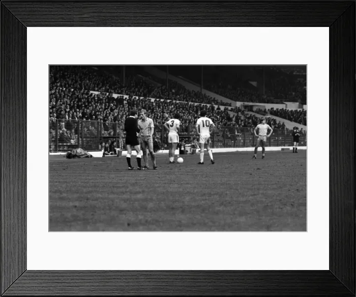 Framed Print : Leeds United 3 v. Coventry 0. Division 1 Football. April 1981 MF02-11-060 Framed Print : Leeds United 3 v. Coventry 0. Division 1 Football. April 1981 MF02-11-060