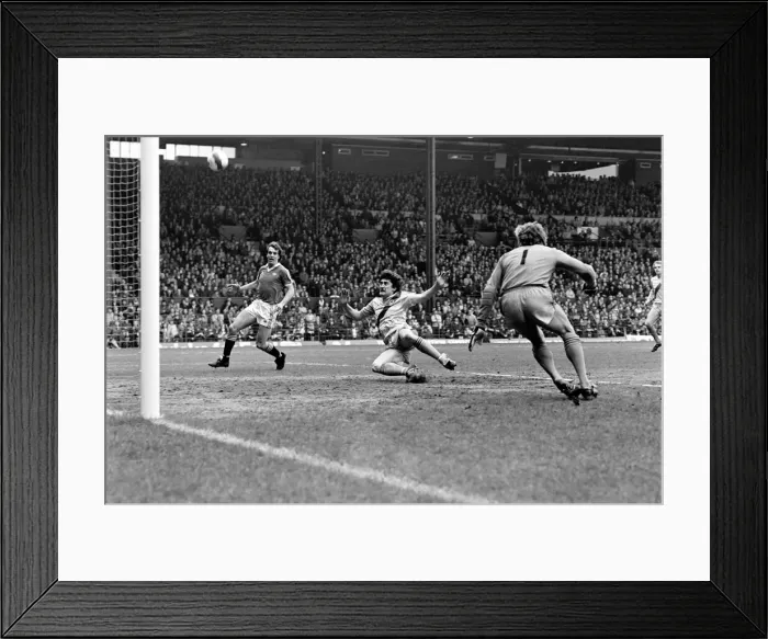Framed Print : Manchester United 1 v. Crystal Palace 0. Division One Football. April 1981 MF02-12-021 Framed Print : Manchester United 1 v. Crystal Palace 0. Division One Football. April 1981 MF02-12-021