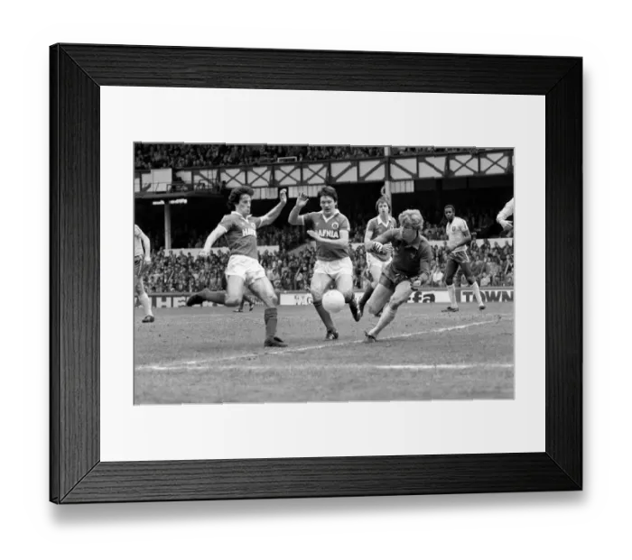 Framed Print : Everton 0 v. Norwich City 2. Division One Football. April 1981 MF02-13-006
