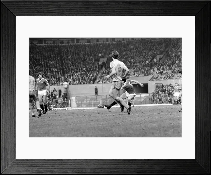 Framed Print : Manchester United 1 v. Crystal Palace 0. Division One Football. April 1981 MF02-12-063 Framed Print : Manchester United 1 v. Crystal Palace 0. Division One Football. April 1981 MF02-12-063