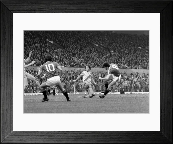 Framed Print : Manchester United 1 v. Crystal Palace 0. Division One Football. April 1981 MF02-12-006 Framed Print : Manchester United 1 v. Crystal Palace 0. Division One Football. April 1981 MF02-12-006