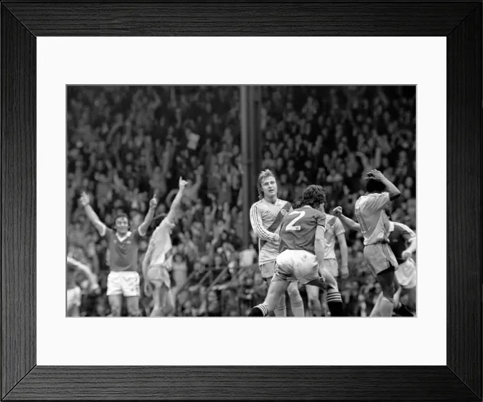Framed Print : Manchester United 1 v. Crystal Palace 0. Division One Football. April 1981 MF02-12-067 Framed Print : Manchester United 1 v. Crystal Palace 0. Division One Football. April 1981 MF02-12-067