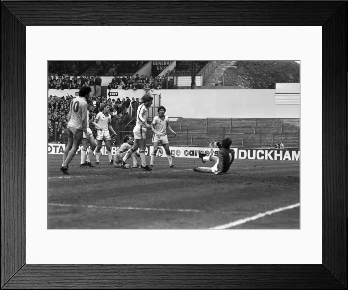 Framed Print : Leeds United 3 v. Coventry 0. Division 1 Football. April 1981 MF02-11-047 Framed Print : Leeds United 3 v. Coventry 0. Division 1 Football. April 1981 MF02-11-047
