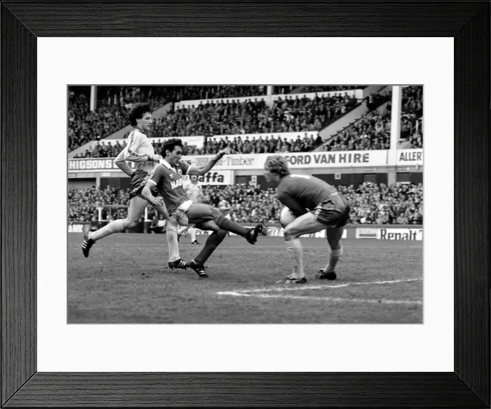 Framed Print : Everton 0 v. Norwich City 2. Division One Football. April 1981 MF02-13-018