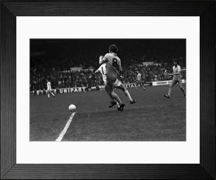 Framed Print : Leeds United 3 v. Coventry 0. Division 1 Football. April 1981 MF02-11-045 Framed Print : Leeds United 3 v. Coventry 0. Division 1 Football. April 1981 MF02-11-045