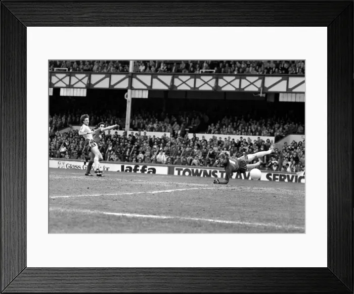 Framed Print : Everton 0 v. Norwich City 2. Division One Football. April 1981 MF02-13 Framed Print : Everton 0 v. Norwich City 2. Division One Football. April 1981 MF02-13