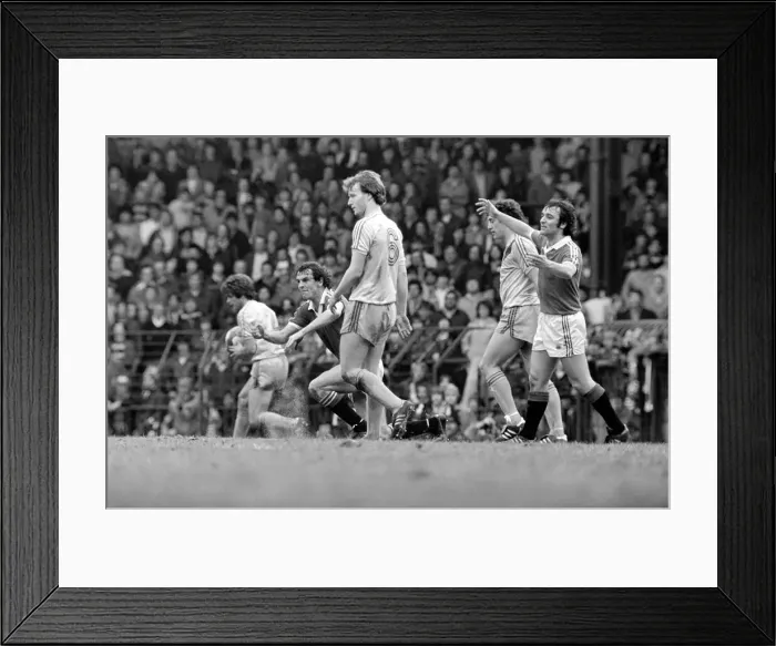 Framed Print : Manchester United 1 v. Crystal Palace 0. Division One Football. April 1981 MF02-12-013 Framed Print : Manchester United 1 v. Crystal Palace 0. Division One Football. April 1981 MF02-12-013
