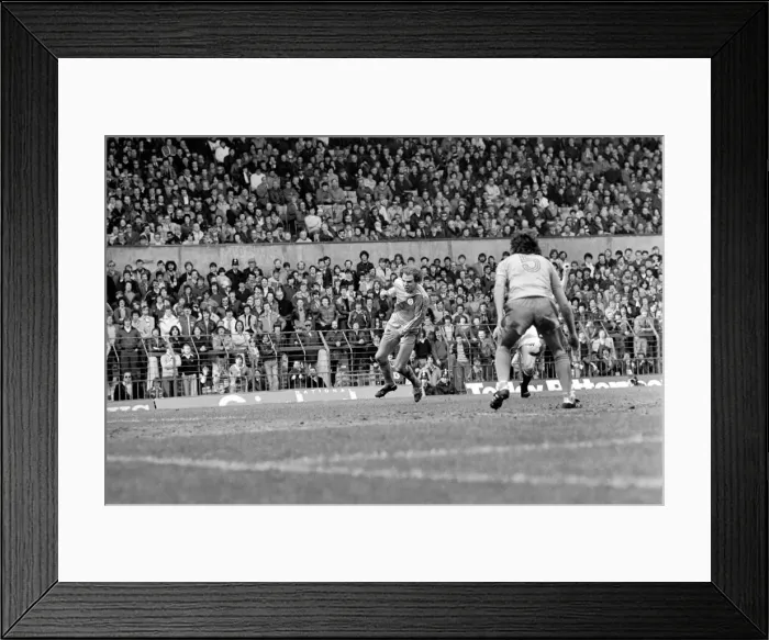 Framed Print : Manchester United 1 v. Crystal Palace 0. Division One Football. April 1981 MF02-12-009 Framed Print : Manchester United 1 v. Crystal Palace 0. Division One Football. April 1981 MF02-12-009