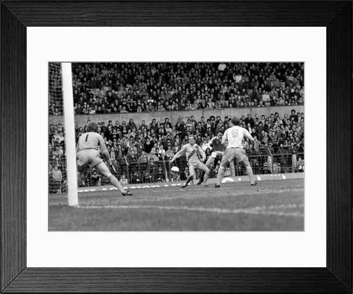 Framed Print : Manchester United 1 v. Crystal Palace 0. Division One Football. April 1981 MF02-12-001 Framed Print : Manchester United 1 v. Crystal Palace 0. Division One Football. April 1981 MF02-12-001