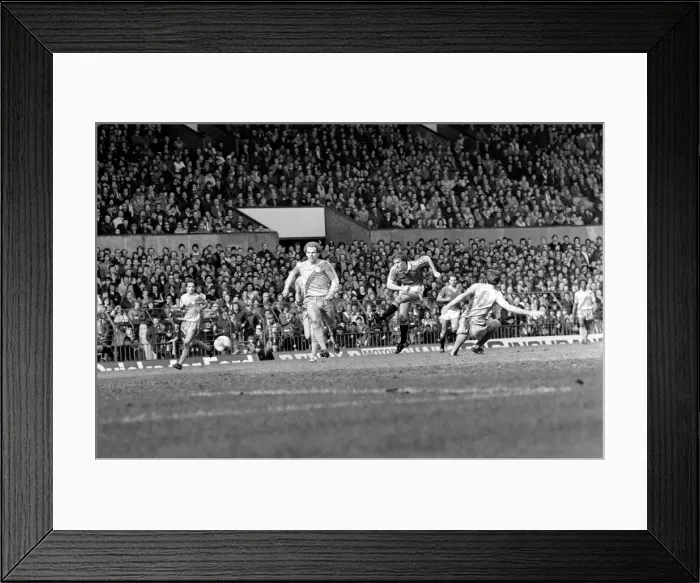 Framed Print : Manchester United 1 v. Crystal Palace 0. Division One Football. April 1981 MF02-12-010 Framed Print : Manchester United 1 v. Crystal Palace 0. Division One Football. April 1981 MF02-12-010